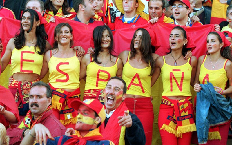 Spanische Fans feiern ihre Seleccion