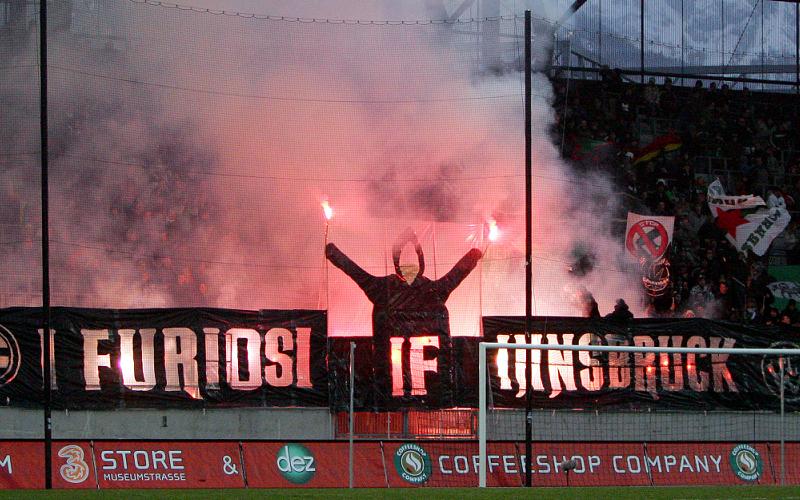 Mit einer groartigen Choreografie läutete die Tivoli Nord das Spiel gegen St. Pölten ein
