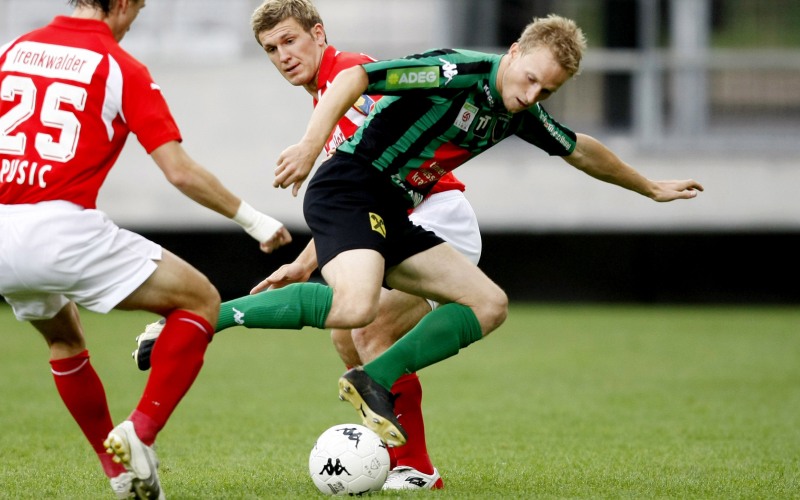Seine Zweikampfstärke darf Manuel Schmid in der kommenden Saison in der Bundesliga unter Beweis stellen