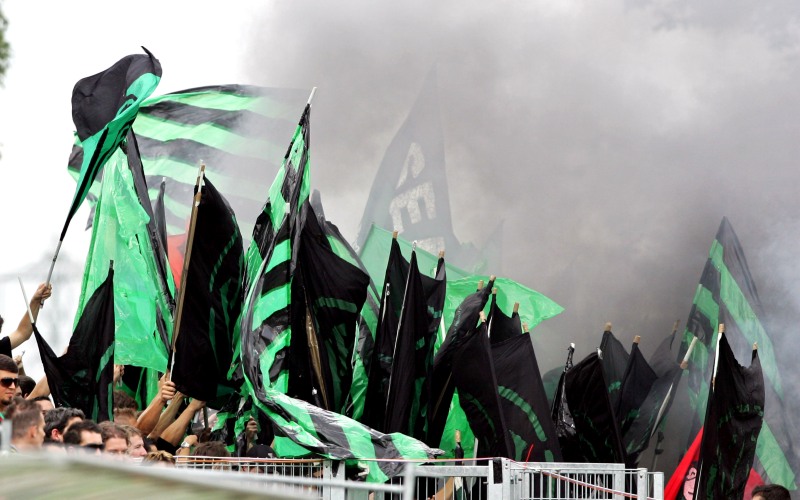 Hunderte Innsbruck Fans werden am Samstag den Gästesektor in einen Hexenkessel verwandeln
