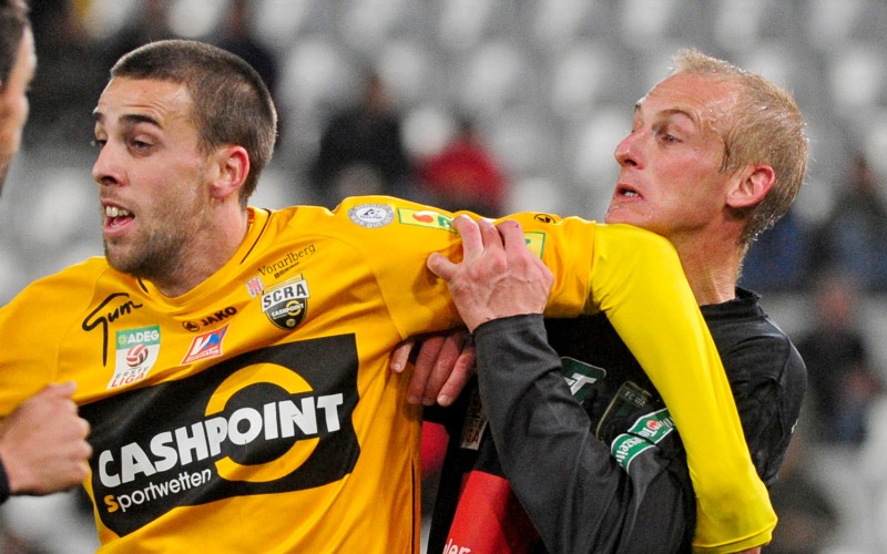 Auch dank Martin Svejnoha, hier gegen Tomi, durfte der FC Wacker Innsbruck am Ende jubeln