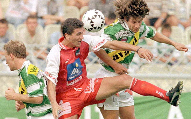 Attila Sekerlioglu im Kampf um den Ball gegen Andreas Heraf