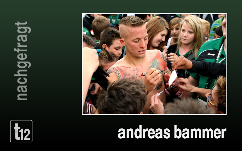 Andi Bammer umringt von Wacker Innsbruck Fans